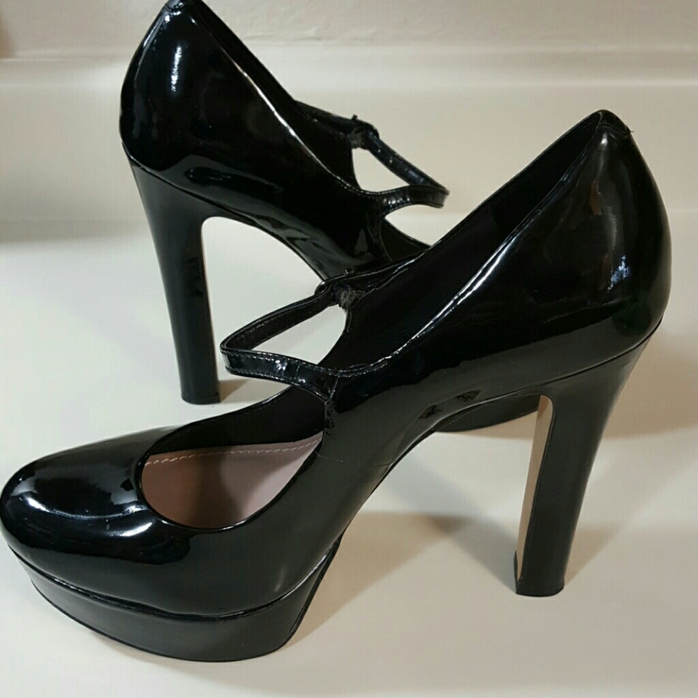 Vince Camuto Jasper Black Smooth Patent size 8